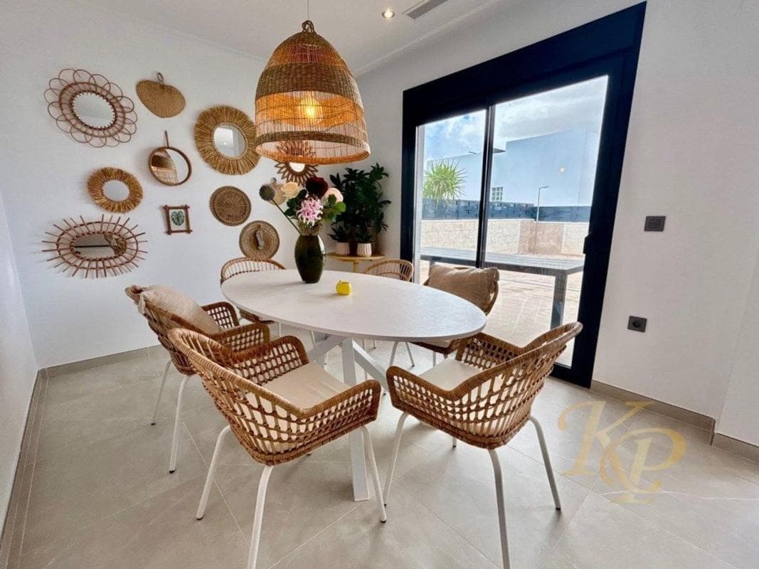 Sale of independent chalet in Calle Antonio Orts, Benijofar
photo 4