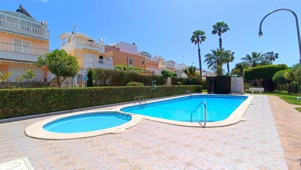 Chalet independiente en venta en Urbanizaciones, Guardamar del Segura
thumbnail 2