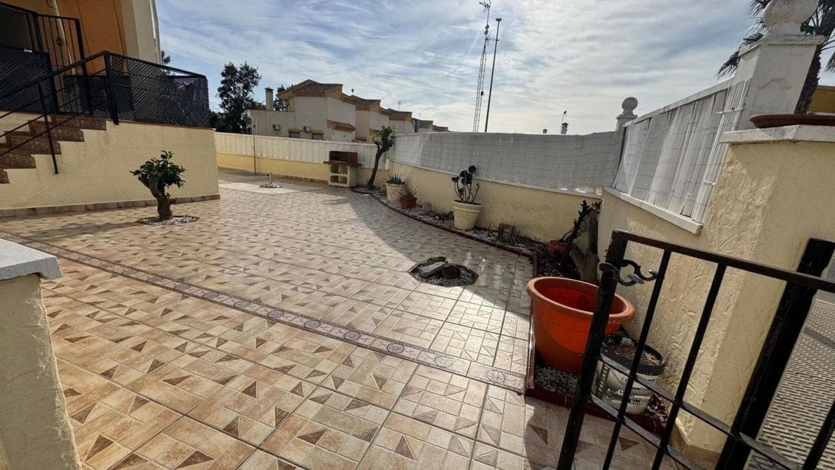 Sale of independent chalet in Urbanizaciones, Guardamar del Segura
photo 2