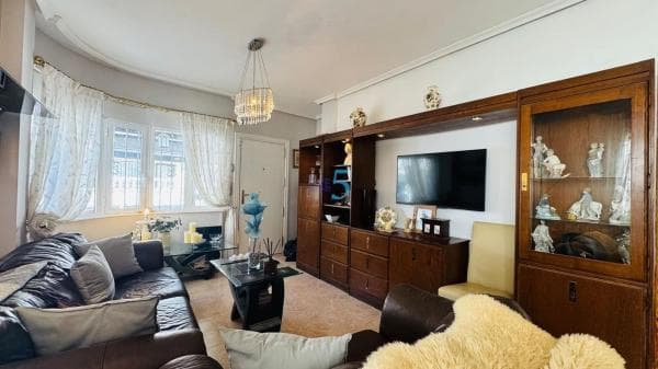Independent chalet for sale in Urbanizaciones, Guardamar del Segura
thumbnail 2