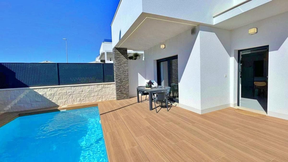 Venta de chalet adosado en Calle Melocotonero, 802 , Orihuela photo 2