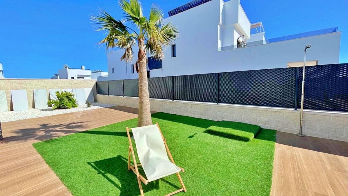 Venta de chalet adosado en Calle Melocotonero, 802 , Orihuela photo 3
