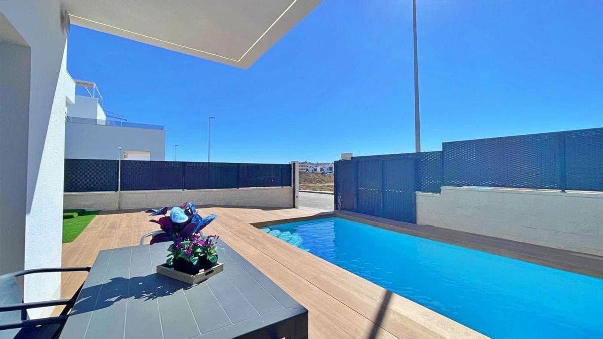 Venta de chalet adosado en Calle Melocotonero, 802 , Orihuela photo 5