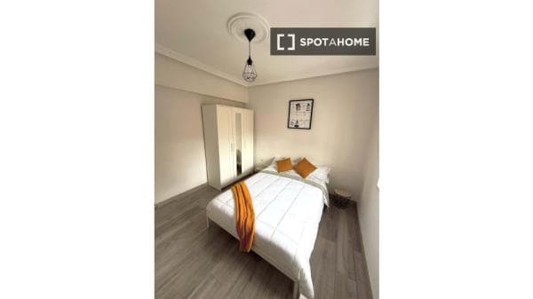 Habitación en la calle Trébol, Salamanca, de 80 m² con 4 dormitorios. thumbnail 2