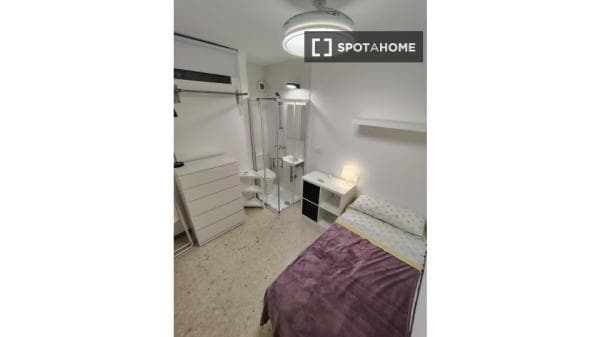 Habitación en piso compartido en alquiler, Centro-Sagrario, Granada photo 1