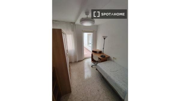 Habitación en piso compartido en alquiler, Centro-Sagrario, Granada photo 1