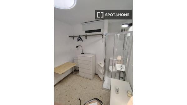 Habitación en piso compartido en alquiler, Centro-Sagrario, Granada thumbnail 2