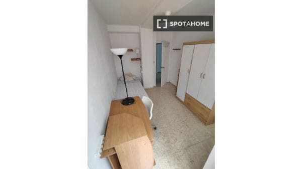 Habitación en piso compartido en alquiler, Centro-Sagrario, Granada thumbnail 1
