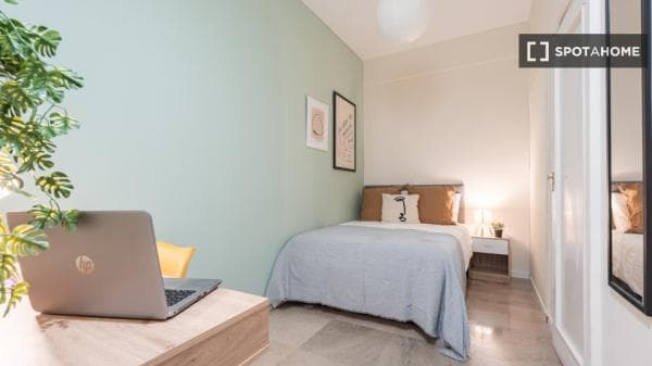 Habitación en piso compartido en alquiler en Castillejos, Madrid photo 1