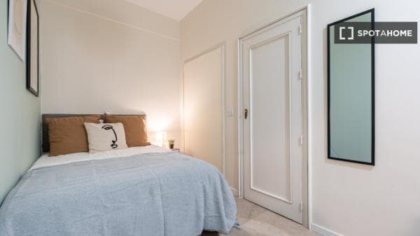 Habitación en piso compartido en alquiler en Castillejos, Madrid thumbnail 1