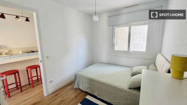 Habitación en piso compartido en alquiler en El Camp de l'Arpa del Clot thumbnail 1