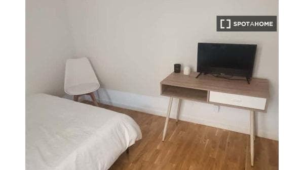 Habitación privada en Calle de Montesa, Madrid photo 1
