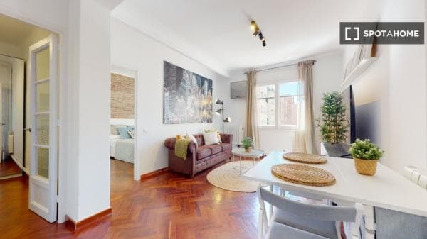 Piso en alquiler en C/ de Padilla , Barcelona thumbnail 1