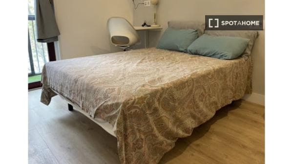 Habitación en piso compartido en San Isidro, Madrid. photo 1