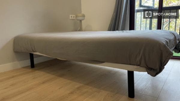Habitación en piso compartido en San Isidro, Madrid. photo 1