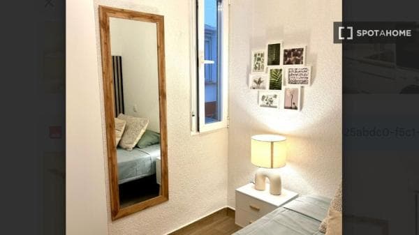 Habitación en piso compartido de 5 habitaciones, Arapiles, Madrid. thumbnail 2