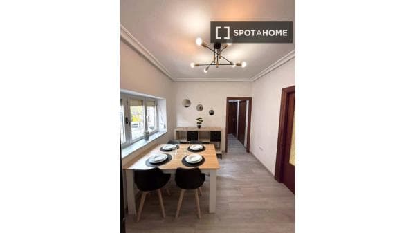 Habitación en la calle Trébol, Salamanca, de 80 m² con 4 dormitorios. thumbnail 2