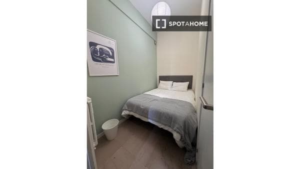 Habitación en piso compartido en alquiler en Castillejos, Madrid thumbnail 1