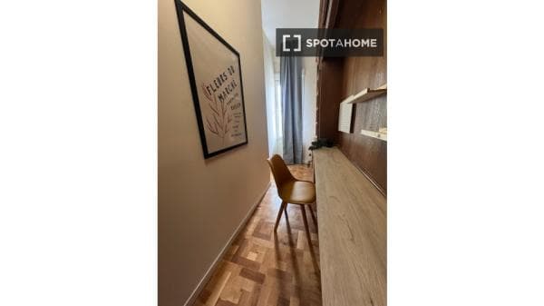 Habitación en piso compartido en alquiler en Castillejos, Madrid thumbnail 2