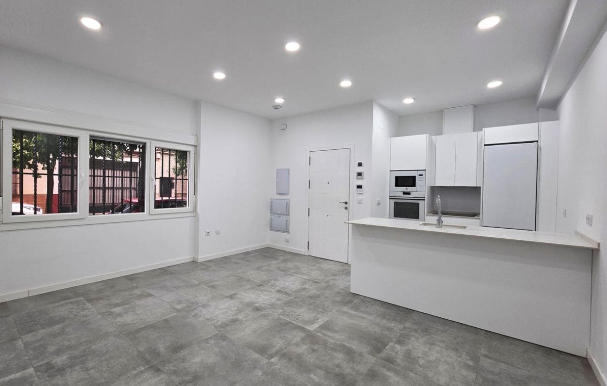 Продажа квартиры на Calle Melchor Gallegos, 1, Севилья
photo 2