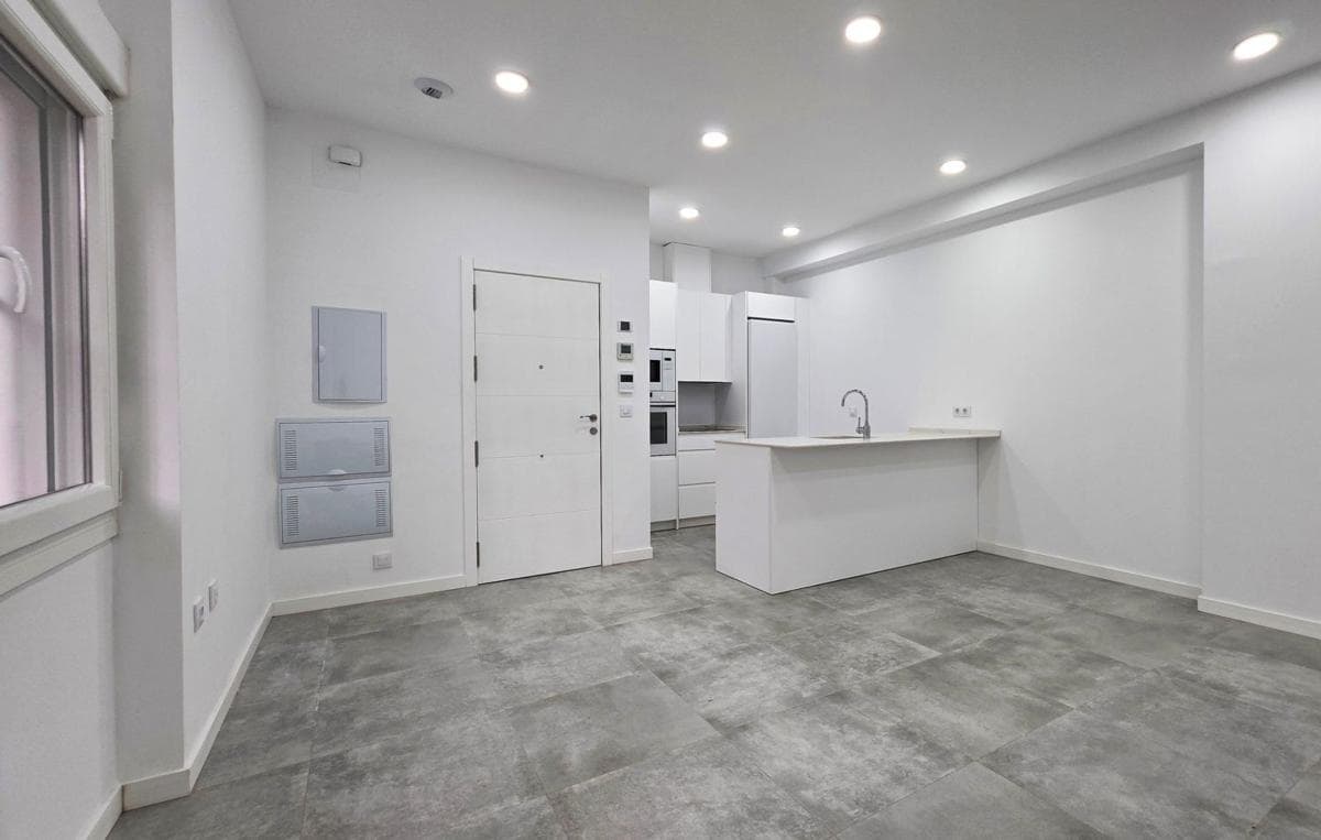Продажа квартиры на Calle Melchor Gallegos, 1, Севилья
photo 3
