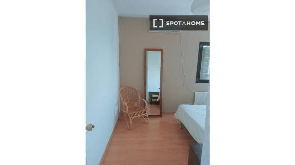 Habitación en piso compartido en alquiler, Entrevías, Madrid. thumbnail 2