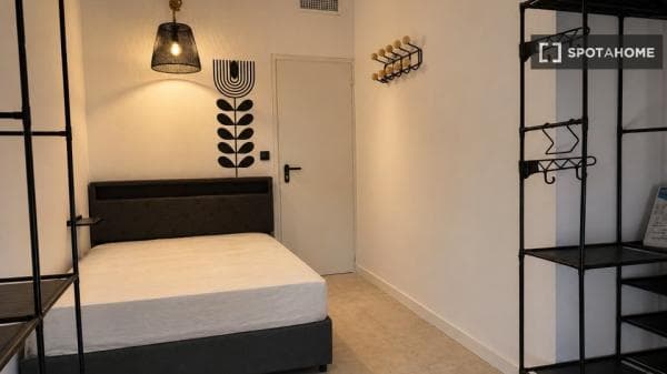 Habitación en piso compartido en valència photo 1