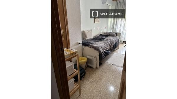 Habitación en alquiler en Marxalenes, Valencia. thumbnail 2