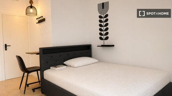Habitación en piso compartido en valència photo 1