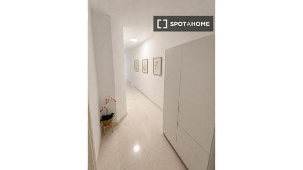 Piso en alquiler en Avenida de Cristobal Colón , santa_cruz_de_tenerife thumbnail 2