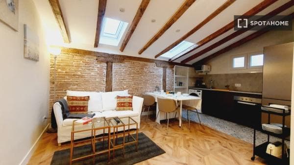 Piso en alquiler en Calle de Loreto y Chicote , Madrid thumbnail 2