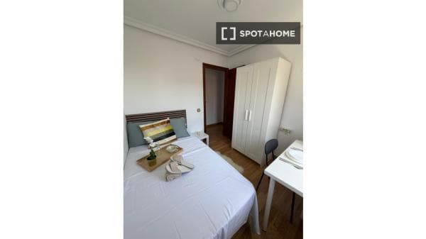 Habitación en alquiler en Leganés, Madrid photo 1