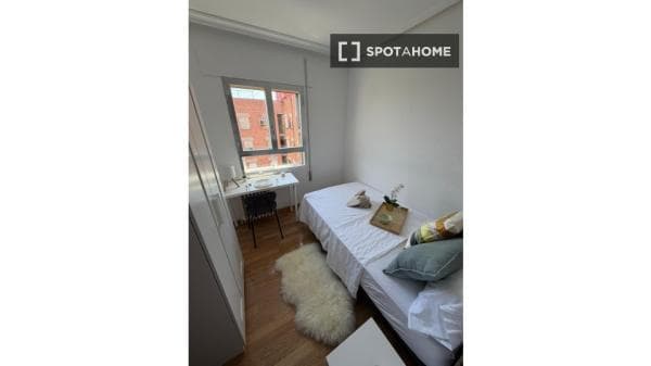 Habitación en alquiler en Leganés, Madrid thumbnail 1