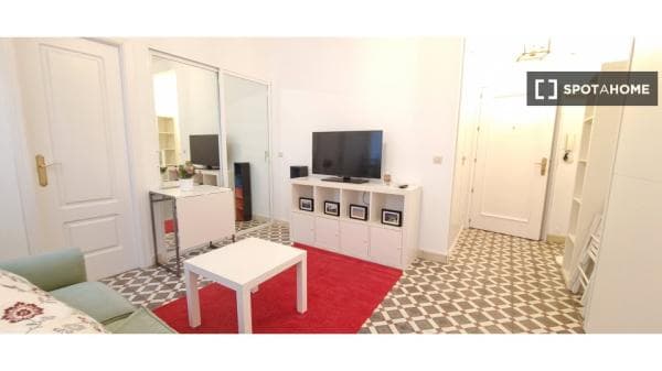 Estudio en alquiler en Calle de los Peñascales, Madrid thumbnail 2