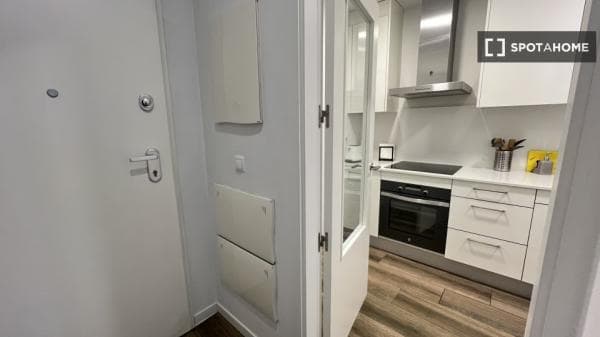 Piso en alquiler en Calle de Barrilero , Madrid thumbnail 2