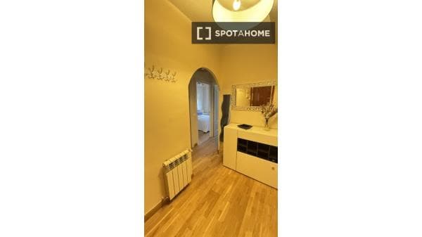 Piso en alquiler en Calle de Sinesio Delgado , Madrid thumbnail 1