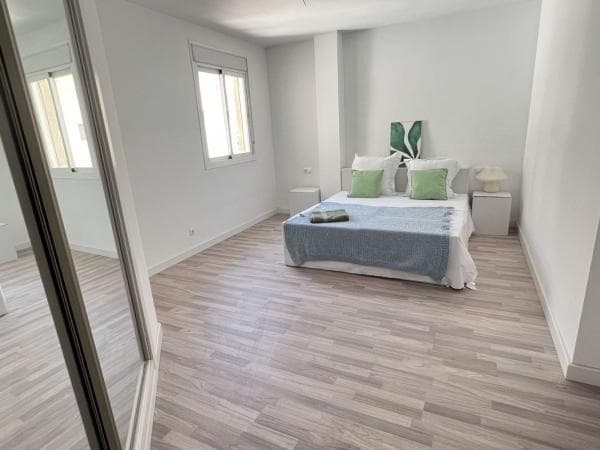 Venta de piso en Piso en Calle Enrique Scholtz, Perchel norte, Málaga, Málaga
thumbnail 1