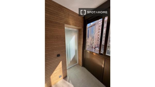 Habitación en piso compartido de 1 dormitorio en Castilla, Madrid. thumbnail 2