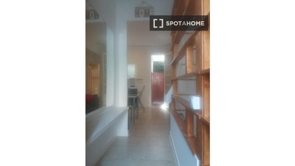 Apartment for rent in Carrer de la Nació , Barcelona thumbnail 2