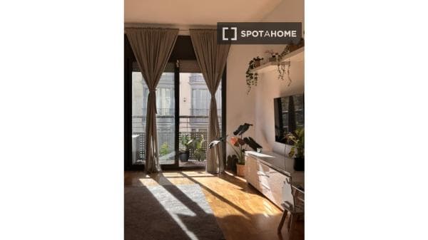 Habitación en piso compartido en la Sagrada Família, Barcelona thumbnail 1