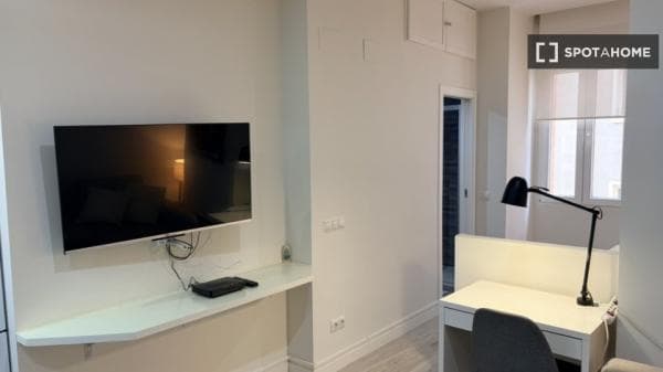 Estudio en alquiler en Gran Vía, Madrid thumbnail 1