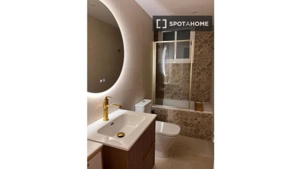 Apartment for rent in Carrer de Roger de Flor , Barcelona thumbnail 2