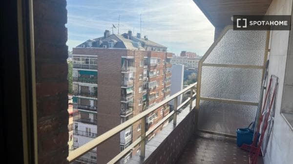 Piso en alquiler en Avenida de Alberto Alcocer , Madrid thumbnail 2