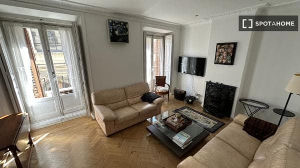 Piso en alquiler en Calle de Cervantes , Madrid thumbnail 1