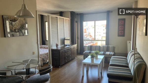 Estudio en alquiler en Avenida de Alberto Alcocer, Madrid thumbnail 1