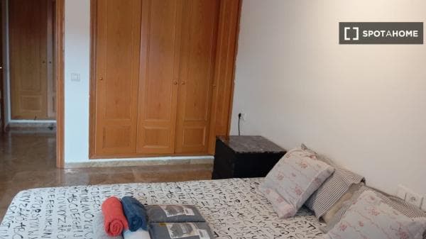 Apartment for rent in Carrer de Jorge Comín Metge Pediatre , Valencia thumbnail 2