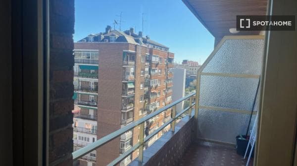 Piso en alquiler en Avenida de Alberto Alcocer , Madrid thumbnail 2