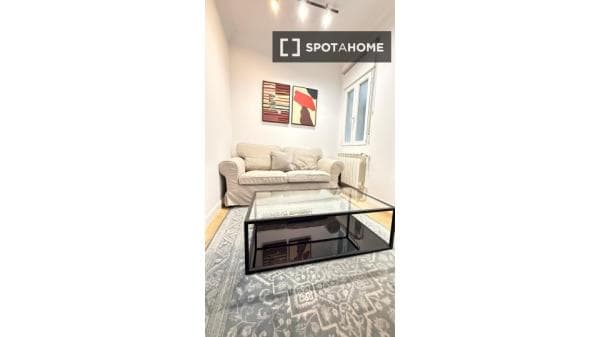 Estudio en alquiler en Calle de Saavedra Fajardo, Madrid thumbnail 2