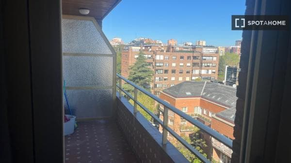 Piso en alquiler en Avenida de Alberto Alcocer , Madrid thumbnail 2