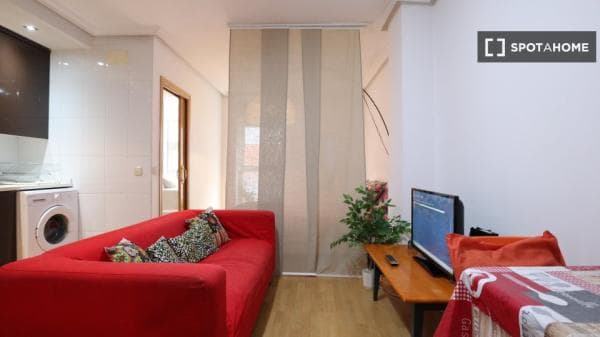 Estudio en alquiler en Calle de la Miosotis, Madrid photo 1